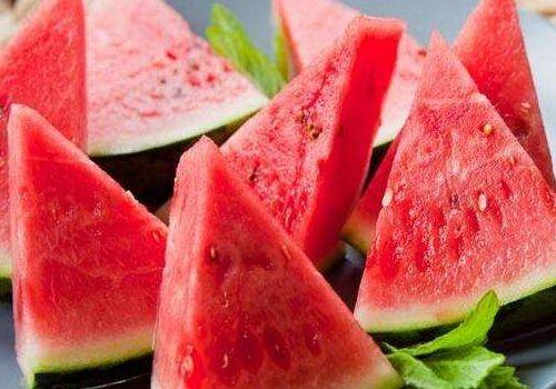 喝茶吃瓜漫画,漫谈喝茶吃瓜的悠闲时光