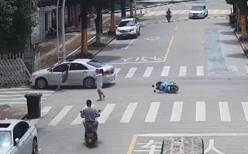 浙江撞车吃瓜事件视频,视频揭示惊险瞬间，网友热议吃瓜现场